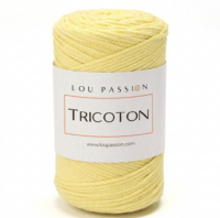 ricoton macramé : Couleur : jaune pastel Matière : 85% Coton 15 % Polyester Dimension : 225 Mètres - 250 G Crochet : 4-5 mm Idéal pour la réalisation de vos accessoires , déco, tapis, macramé, ect .
