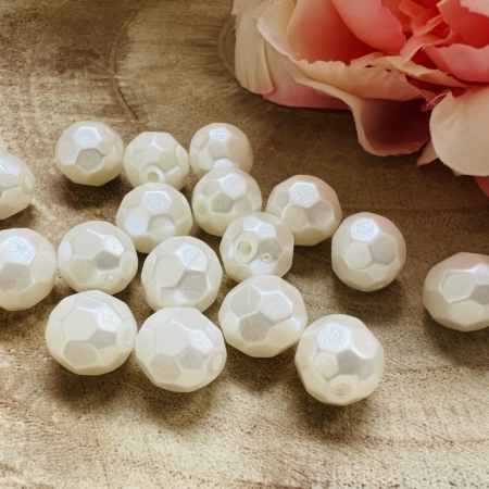 17 Perles nacrés octogone 12 mm