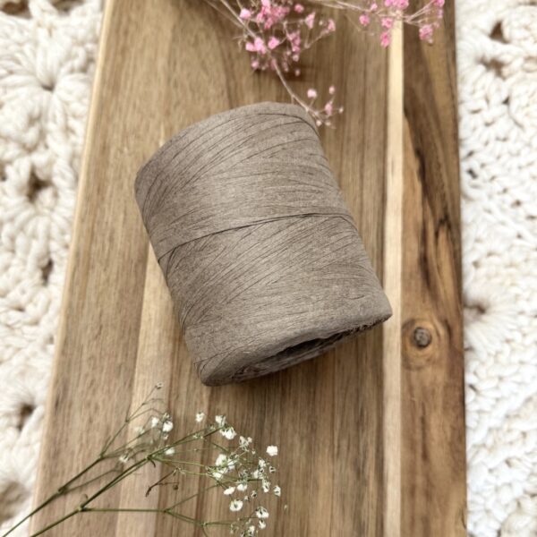 Bobine de fil raphia naturel couleur taupe – 200g / 265m