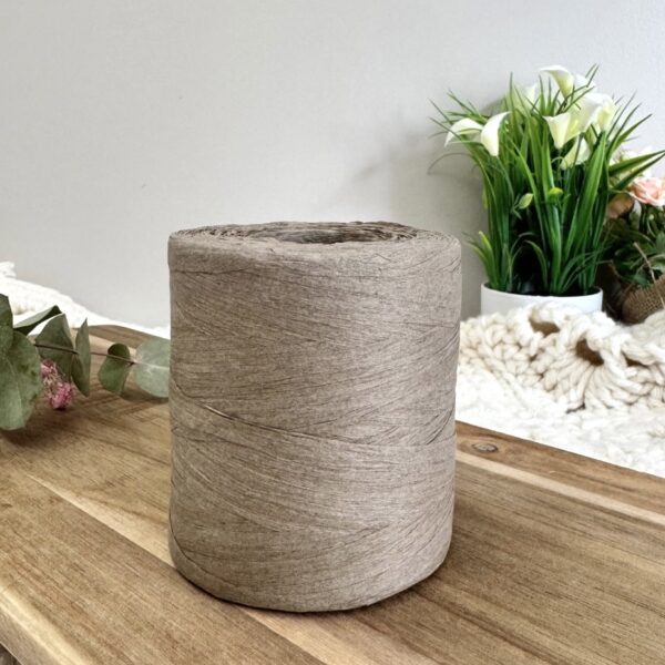 Bobine de fil raphia naturel couleur taupe – 200g / 265m