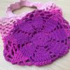 Kit crochet complet pour réaliser un sac filet avec une pelote de Tricoton Twist. Inclus : tutoriel PDF, label “Fait Main” et accès à une vidéo exclusive des Ptites Bouill Crochet. Facile et accessible pour tous les niveaux.