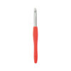 Crochet Clover Amour 9 mm avec manche ergonomique rouge et tête en aluminium, idéal pour les fils épais.