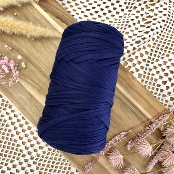 Pelote de Trapilho Satin Stretch Bleu marine – Fil souple, brillant et épais pour crochet et tricot