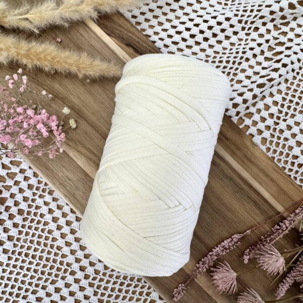 Pelote de Trapilho Satin Stretch creme – Fil souple, brillant et épais pour crochet et tricot