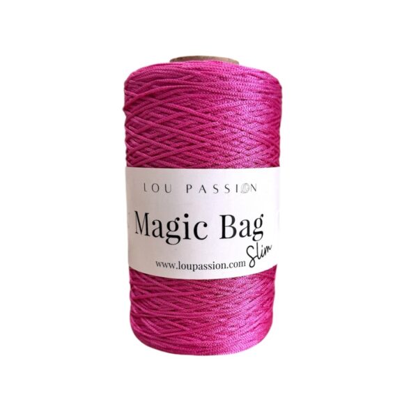 Pelote de fil Magic Bag Slim 100% polypropylène de couleur rose - idéal pour les sacs et accessoires au crochet.