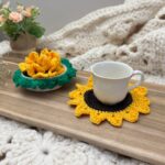 Sous-tasse fleur au crochet – Résultat du CAL mystère d’avril Lou Passion