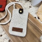 Pochette de téléphone au crochet en maille serrée – modèle débutant Lou Passion