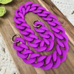 Anse chaîne résine violet fuchsia pour sac crocheté, maillons torsadés et mousquetons dorés
