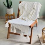 Plaid bohème en coton crocheté avec pompons, modèle Lou PassionPlaid bohème en coton crocheté avec pompons, modèle Lou Passion