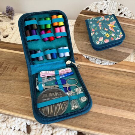 Kit de couture complet – Étui motif oiseaux – 30 pièces