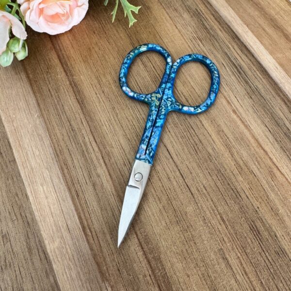 ciseaux-broderie-motif-fleuri