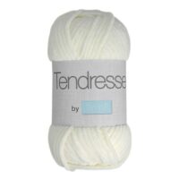 Pelote de laine chenille bleu marine Tendresse by Trimits — profonde, douce et parfaite pour les créations élégantes.