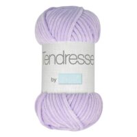 Pelote de laine chenille parme Tendresse by Trimits — douce, délicate et idéale pour des créations au crochet ou au tricot.