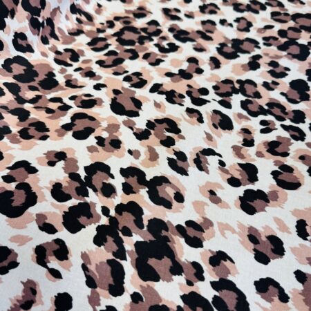 Tissu imprimรฉ lรฉopard โ tissu fantaisie pour crรฉations couture, accessoires ou dรฉcoration