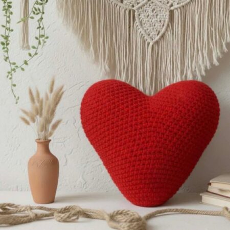 Kit crochet coussin cœur rouge fait main avec laine Tendresse