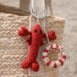 bijou de sac homard crochet rouge porte clé amigurumi fait main accessoire sac marin