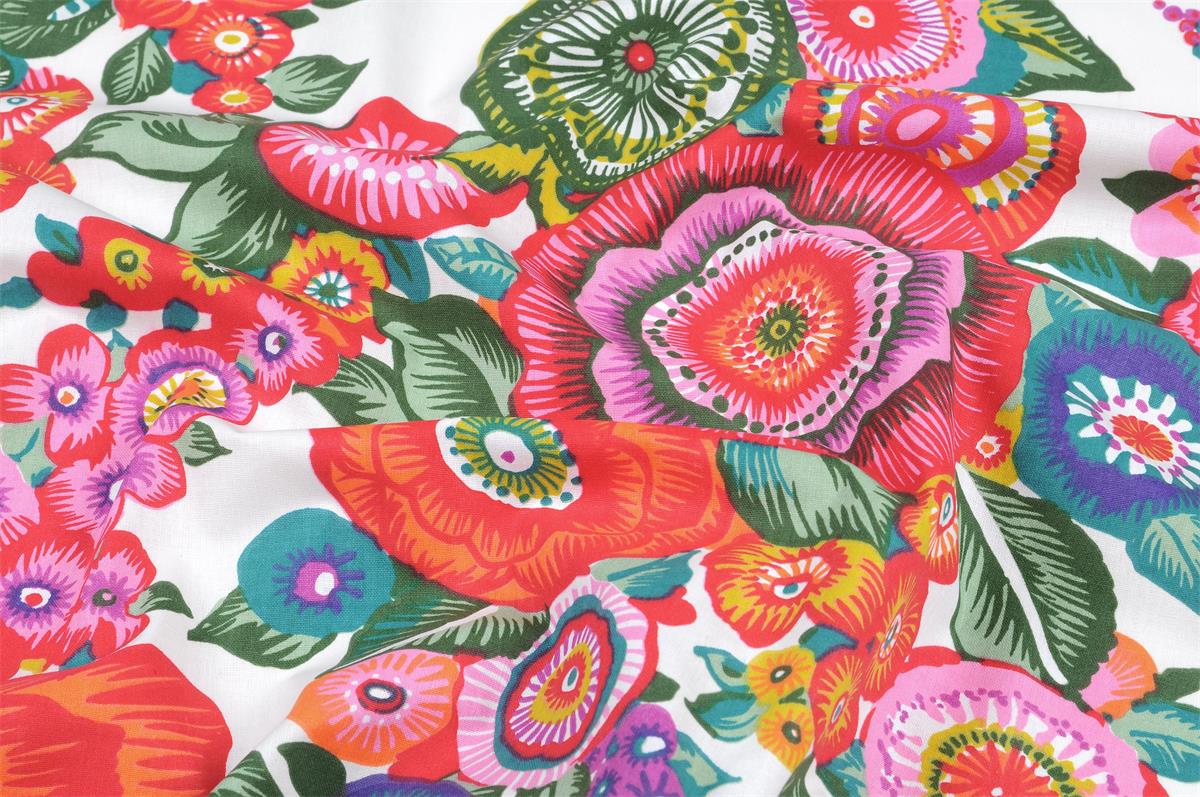 Tissu STOF à fleurs multicolores, idéal pour personnaliser vos créations couture.