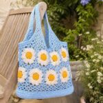 Kit crochet sac marguerite bleu fait main avec fleurs blanches et jaunes