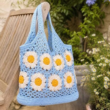 Kit crochet sac marguerite bleu fait main avec fleurs blanches et jaunes