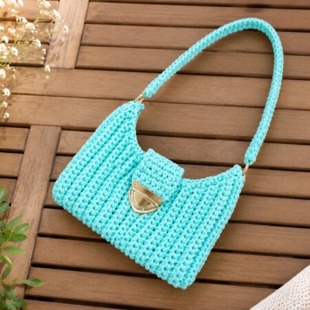 Sac Cala au crochet couleur menthe avec fermoir triangulaire doré
