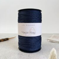 Bobine de fil Magic Bag bleu nuit pour sac au crochet