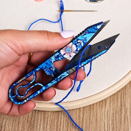 Coupe-fil fleuri Hobby Gift 11 cm pour couture, crochet, tricot et broderie