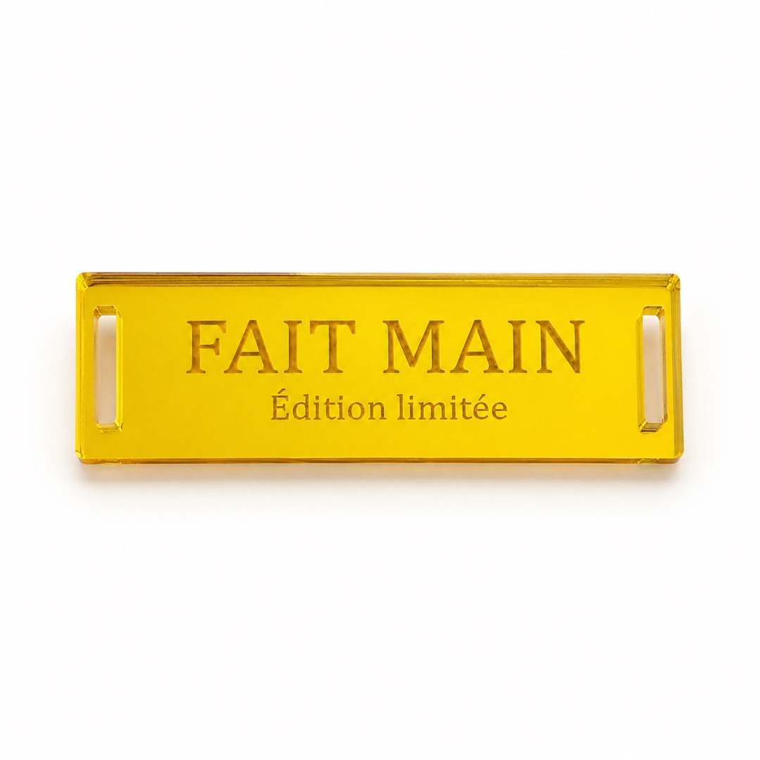 Étiquette dorée Fait Main Édition limitée en plexiglas avec grandes ouvertures pour couture au fil Trapilho