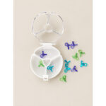 Lot de 15 marqueurs de mailles à clip Magic EZ Taylor Seville, turquoise, verts et violets, avec boîte ronde compartimentée.