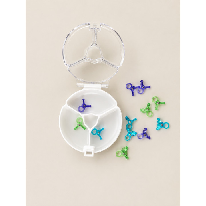 Lot de 15 marqueurs de mailles à clip Magic EZ Taylor Seville, turquoise, verts et violets, avec boîte ronde compartimentée.