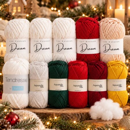 Kit CAL Mystère Novembre 2026 Lou Passion avec pelotes Dream, Tendresse et Aquarelle Coton dans un décor de Noël