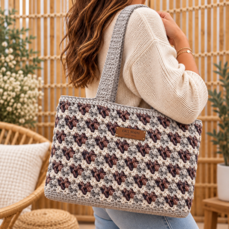 Sac Sunshine au crochet porté à l'épaule, réalisé en Tricoton gris, écru et multicolore réf. 28 – Lou Passion