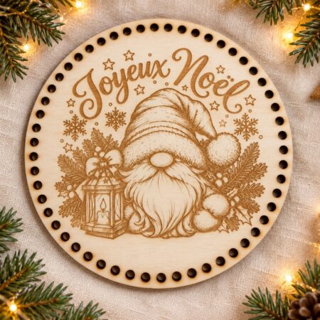 Estampe ronde en bois gnome Joyeux Noël, 16 cm de diamètre et 54 trous.