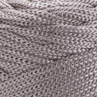 Gros plan sur le fil Macramé XL YarnArt beige 156.