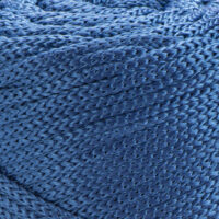 Gros plan sur le fil Macramé XL YarnArt bleu impérial 169.